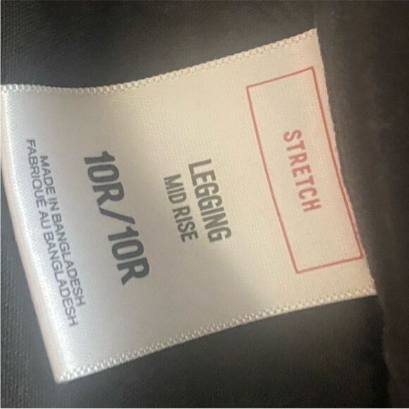 EXPRESS Mid Rise Stretch Black Jeggings. Size 10R/30. - Picture 10 of 12